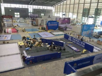 深圳廣告公司如何利用簽到板與桁架提升展會(huì)效果